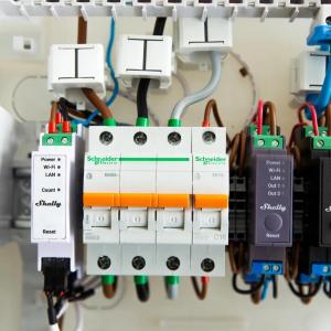 Shelly Pro 3EM 120A - Contatore energia DIN + 3 pinze120A